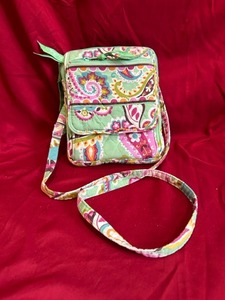 lot 29 image: Vera Bradley Cross Body Bag