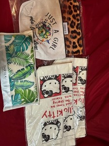 lot 58 image: Misc Bags and Silk Pillow Case see pics
