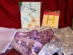 lot 68 image: Feminine Birthday Supplies