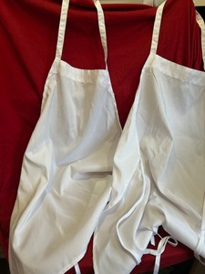 lot 108 image: 2 White kitchen aprons