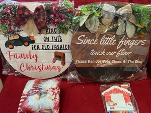 lot 123 image: Christmas lot with signs gnomes and customizable garland