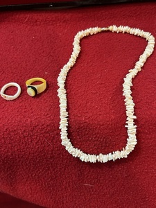 lot 165 image: Shell jewelry