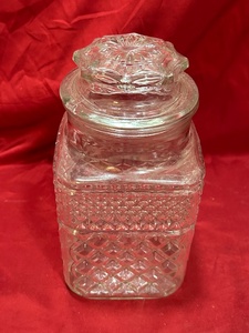 lot 170 image: Glass container with lid