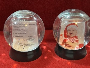 lot 172 image: 2 Create your own photo snow globe