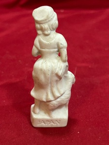 lot 191 image: Made in Japan figurine and vintage. She stretches out her hand proverbs 3120