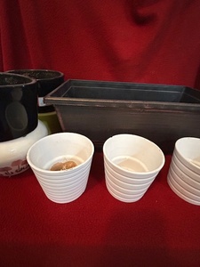 lot 195 image: Assorted plant pots see pictures