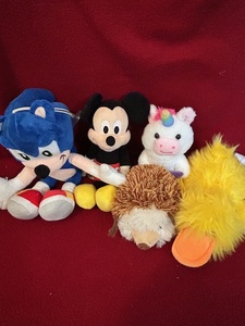 lot 214 image: Disney and more Miscellaneous stuffed animals