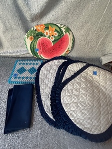 lot 216 image: Miscellaneous kitchen lot for napkins for placemats a homemade hot pan mat