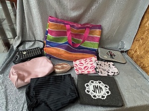 lot 232 image: Lot of miscellaneous bags