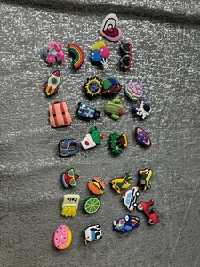 lot 235 image: 28 croc shoe jibbetz buttons  charms