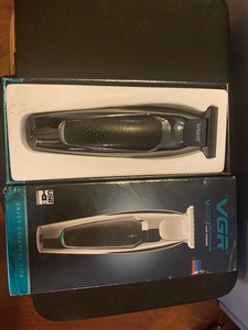 lot 5 image: NIB VGR Proffesional Shaver. See pics.