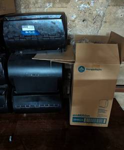 lot 19 image: Set of 4 Georgia-Pacific enMotion Model 59462A Automated Hand Towel Dispensers w 1 New in Box