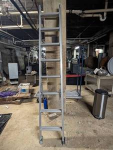 lot 124 image: 16 Luisville Aluminum Extension Ladder