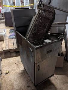 lot 118 image: Frialator Commercial Deep Oil Fryer (30x15x35)