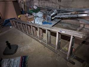 lot 5 image: 10Ft. Wood LADDER