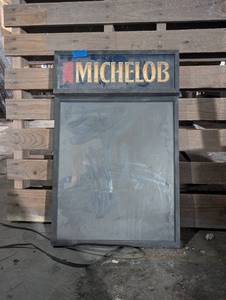 lot 199 image: Vintage Michelob Light Up Sign