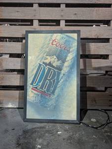 lot 198 image: Vintage Coors Dry Light Up Sign