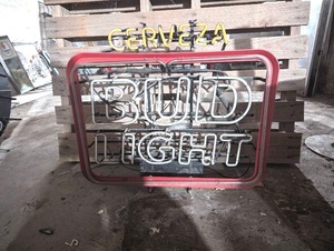 lot 191 image: Vintage Cerveza Bud Light Neon Light Sign