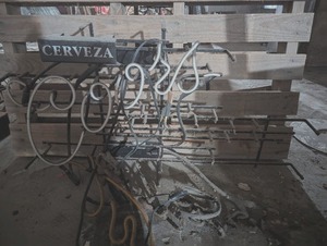 lot 190 image: Vintage Coors Cerveza Neon Light Sign