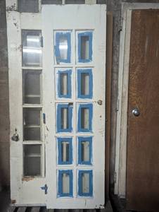 lot 181 image: Mixed Lot of 8 Wooden and Metal Framed Doors (Tallest 78x36)
