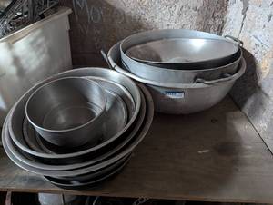 lot 310 image: Mixed Lot of Commercial Restaurant Pans and Bowls