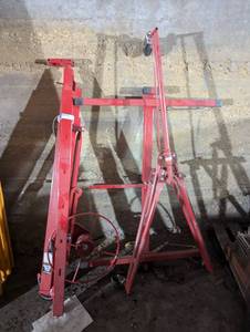 lot 334 image: Red HaulMaster 150 lb Drywall Panel Hoist