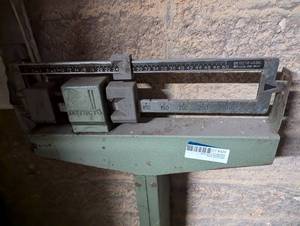 lot 324 image: Vintage Green Detecto Scale