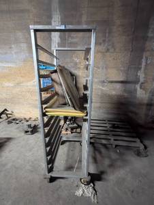lot 322 image: Comercial Tray Rack with Trays