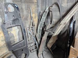 lot 360 image: Vintage Car Parts