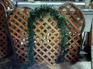 lot 156 image: 7Pc Mixed Large Wooden Lattice Decorative Pieces