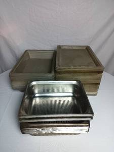 lot 133 image: Plastic and Stainless Steel Steam Cooker Basins (Plastic w Lids)