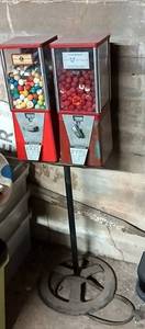 lot 66 image: Vintage $.10 Coin Operated Dual Candy Vending Machines wo Key