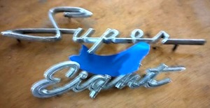 lot 409 image: Super Eight Car Emblem