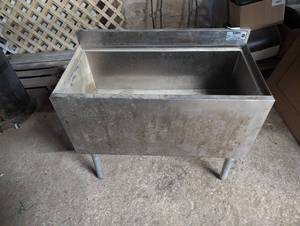 lot 122 image: Commercial Under bar Ice Bin wo Screws (Image For Representation, May Not Be Exact Unit)