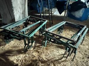 lot 422 image: Set of 7 Green Horeseshoe Hanging Racks