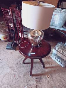 lot 432 image: Lamp and End Table