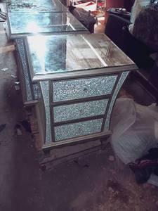 lot 377 image: Set of 3 Mirrored End Table w Drawers (One Top Smashed)