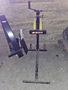 lot 330 image: MoJack Jack and Support Rod Guide