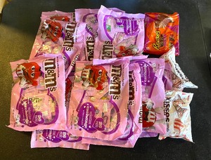 lot 283 image: Mixed Candy Lot - In Generous Quantity As Shown