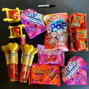 lot 286 image: Mixed Candy Lot - In Generous Quantity As Shown