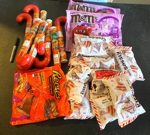 lot 289 image: Mixed Candy Lot - In Generous Quantity As Shown