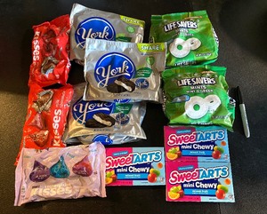 lot 304 image: Mixed Candy Lot - In Generous Quantity As Shown