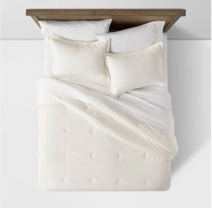 lot 200 image: new Cotton Velvet Comforter & Sham 3 Piece Set - Threshold, Cream  King Size - Retails $110