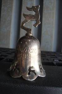 lot 29 image: Vintage 1994 Christmas Bell