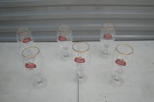 lot 36 image: Set of Gold rimmed Stella Artois Lager Glasses - RC 33cl