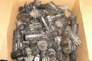 lot 54 image: Large Lot of Vintage TVRadio Tubes, Mixed Brands and Tube Numbers.