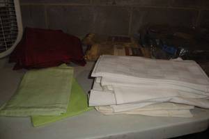 lot 60 image: Lot of 28 Cloth Napkins, MIxed Sizes and Colors.