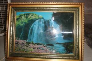lot 86 image: Small Lighted Print with Motion and Sound. Volume Control, About 12in.x 9 12in. (Works)