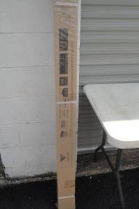 lot 1 image: NIB- Vector V-72 Self-Locking Digital Projector Screen-NEW