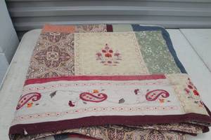 lot 115 image: HandMachine Made Quilt. About 84in. x 84in.